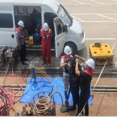 空化射流水下清洗機器人進行水下清洗施工現場